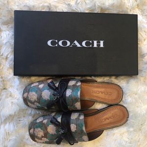 COACH SLIDES/LOAFERS